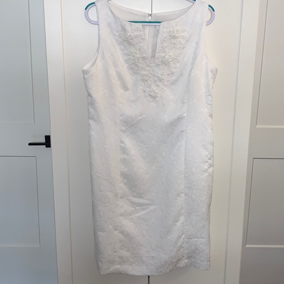 White dress - Picture 1 of 3